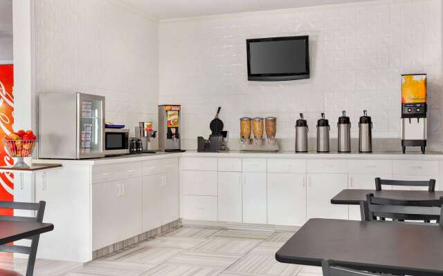 Days Inn by Wyndham Kansas City International Airport