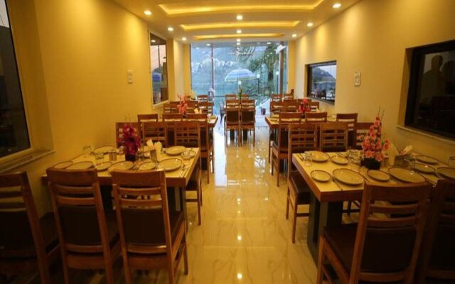Royal Rosette Lake View Boutique Hotel