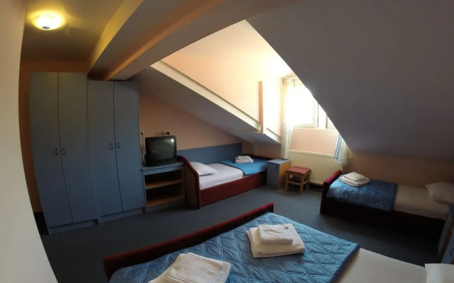 Hotel Lav