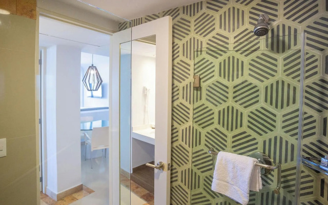 Luna Palace Hotel and Suites