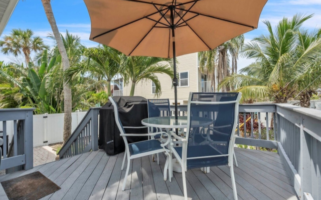 1 Step Closer 2 Bedroom Villa by RedAwning