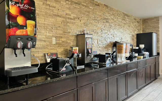 La Quinta Inn by Wyndham Indianapolis Airport Lynhurst