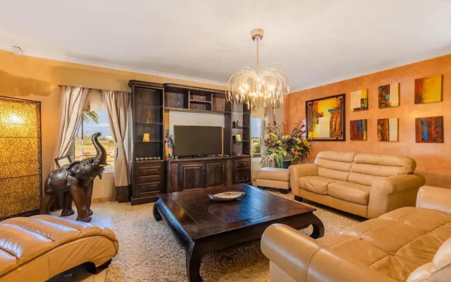 Luxury 4br4ba Villa w Hottub Pool Ocean Views