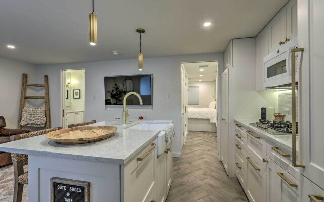 Aspen Condo w/ Mountain Views & Ski Access!