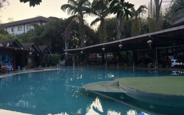 Tianchidu Hot Spring Resort – Pool – Mile