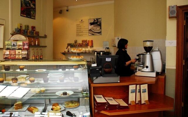 Alcock & Brown Hotel