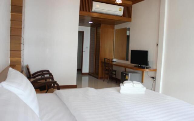 Tree Home Plus Home Stay