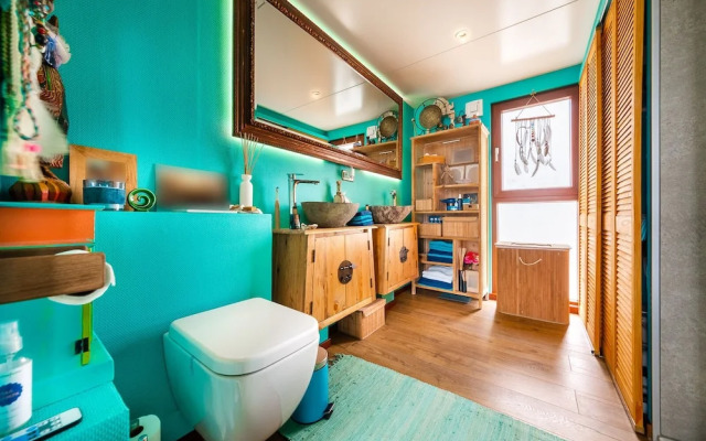 Cozy Lodge Retreat Close to Amsterdam on the Vecht