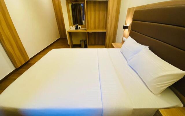 Hotel Plaza Heights by RAK Rooms