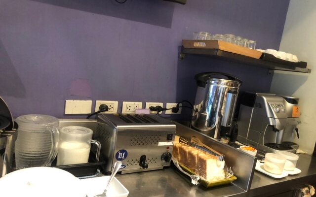 Sawasdee Hotel @ Sukhumvit Soi 8