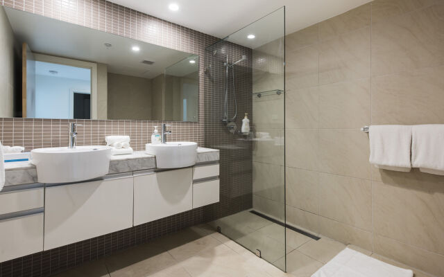 Darwin Executive Suites & FREE CAR