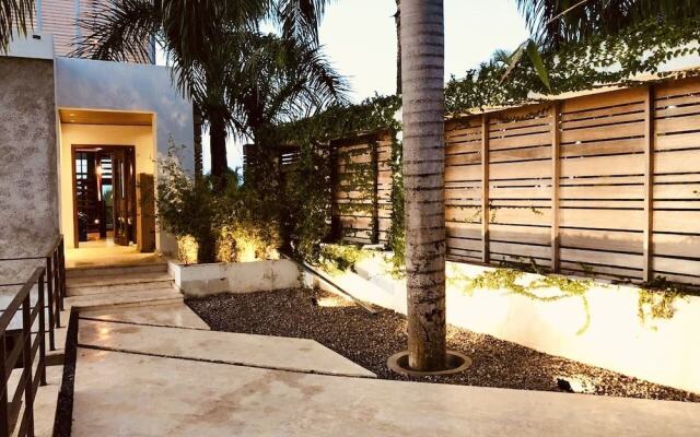 Modern 7 Bedrooms Villa on Private Beach Access