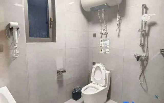 Mengzhou Yijia Hotel (Sangpo Central Avenue) – Bathroom – Jiaozuo