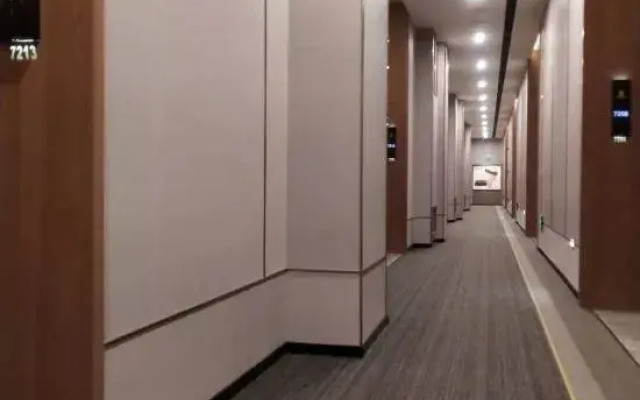 Homeinn Plus Hotel (Chifeng Gangtie Street South Railway Station)