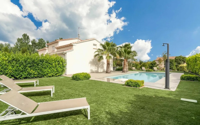 Villa w/ Palm Trees & Pool