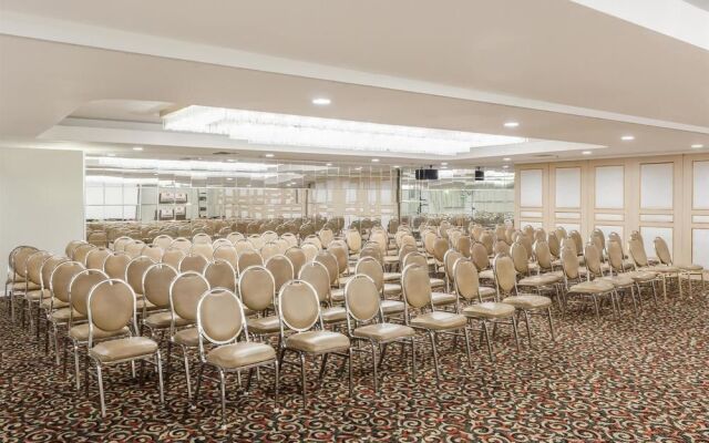 Ramada Plaza Garden Grove