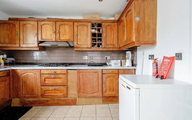 North Avenue Guest House Ltd, Heathrow Airport-Free Parking
