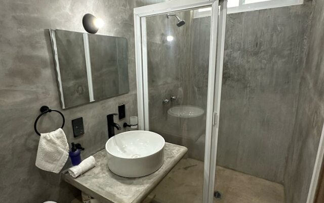 Straw Hat Surf Hostel