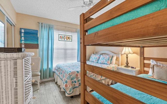 Colony Beach Club 220