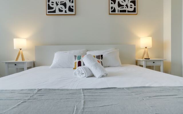 Modern & Charming Apt With Rooftop