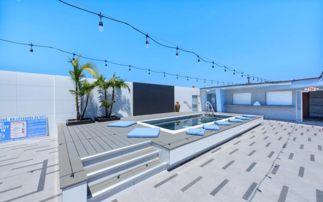 Shade Hotel