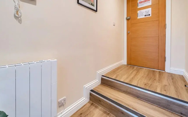 London Street Apt By REDWOOD STAYS