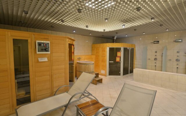 Aro Palace Hotel