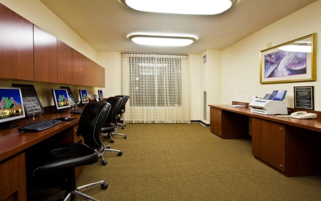 Holiday Inn & Suites Across From Universal Orlando by IHG