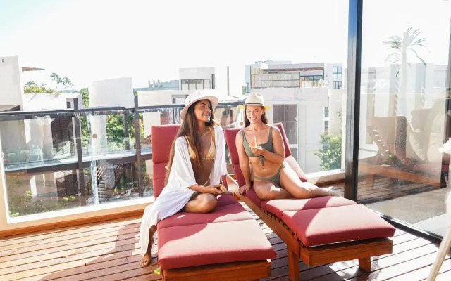 Dune Luxury Condos - Suite w Private Terrace