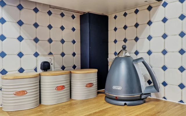 Tranquil Garden Retreat in Buckhurst Hill