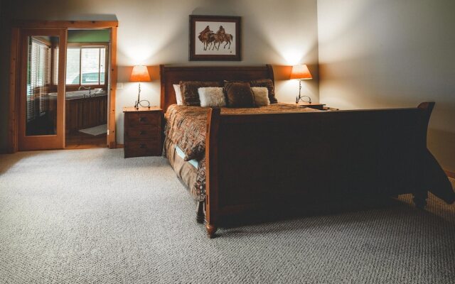 Serenity Pines Lodge in Shugart Flats