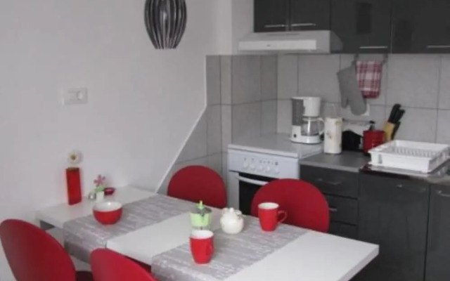 Xena - Comfort and Spacious - A2 Red