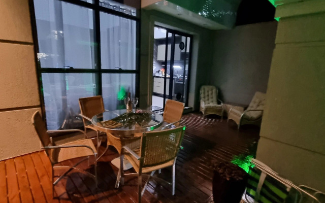 Aconchegante apartamento térreo na Praia de Mariscal