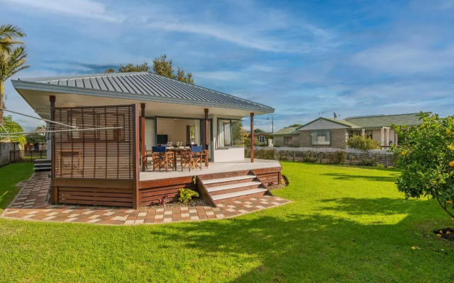 Sunlight Bach - Whitianga Holiday Home