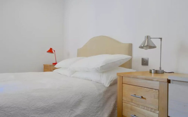 1 Bedroom Apartment With Balcony in Bermondsey