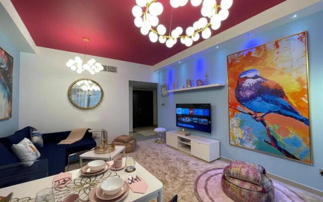 Art-Centric Signature Apartment With Beach-View
