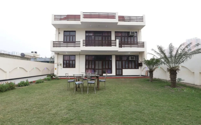 OYO 29871 Noida Dreamz 2