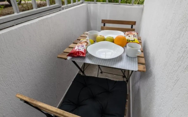 Comfort.Chic.Charming Apt with Terrace near NDK