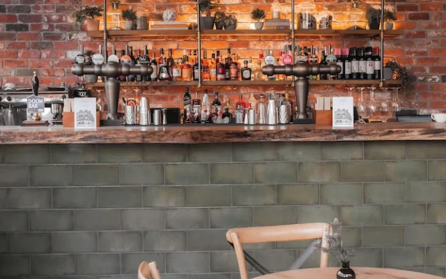 The Old Farmhouse Pub & Rooms