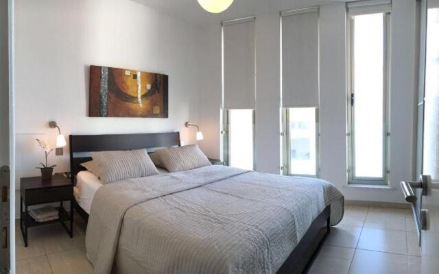 3b Pool Penthouse private hot tub - Larnaca center