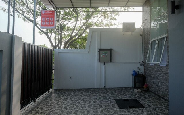 RedDoorz near Kawasan Bandara Ahmad Yani Semarang 2