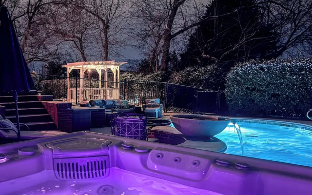 Stone Mountain Manor