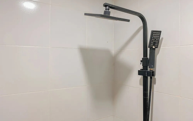 Restful 1Br Apartment At Vittoria Residence – Bathroom – Jakarta