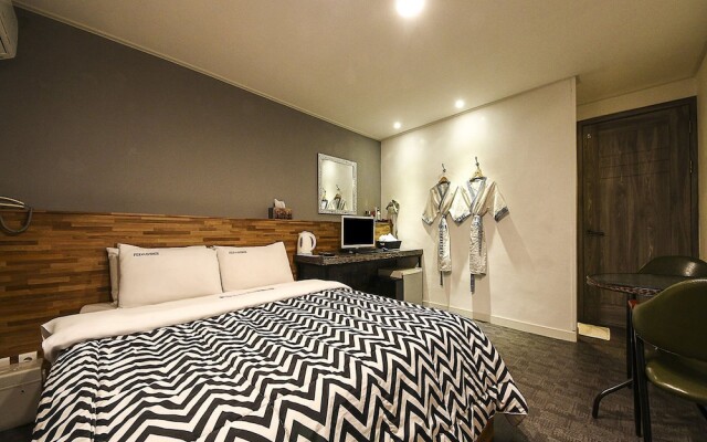 Fox avenue Hotel