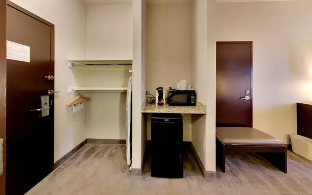Holiday Inn Express Edmonton-International Airport