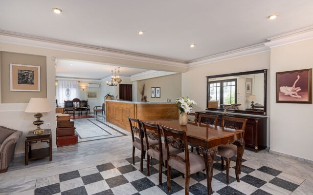 Nami Hotel & Suites