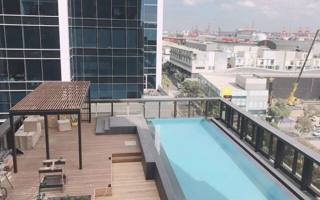 STAY&CO Serviced Apartments Docklands Drive