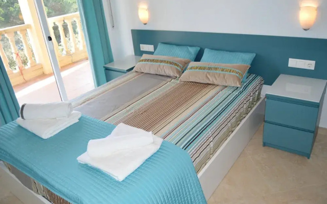 Santa Flora Holiday House