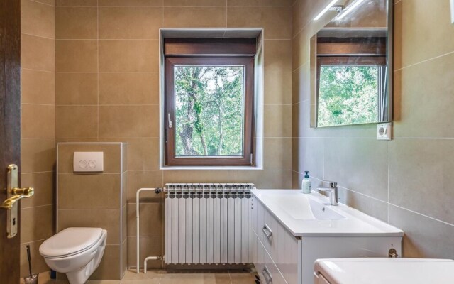 Awesome Home in Premantura With Wifi and 5 Bedrooms