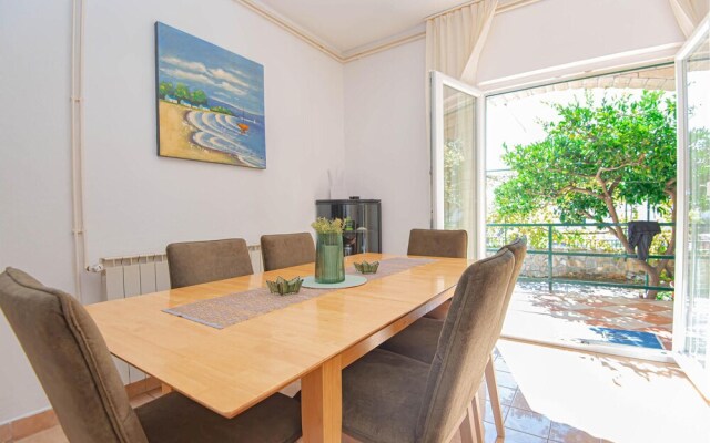 Amazing Apartment in Brodarica With 3 Bedrooms and Wifi